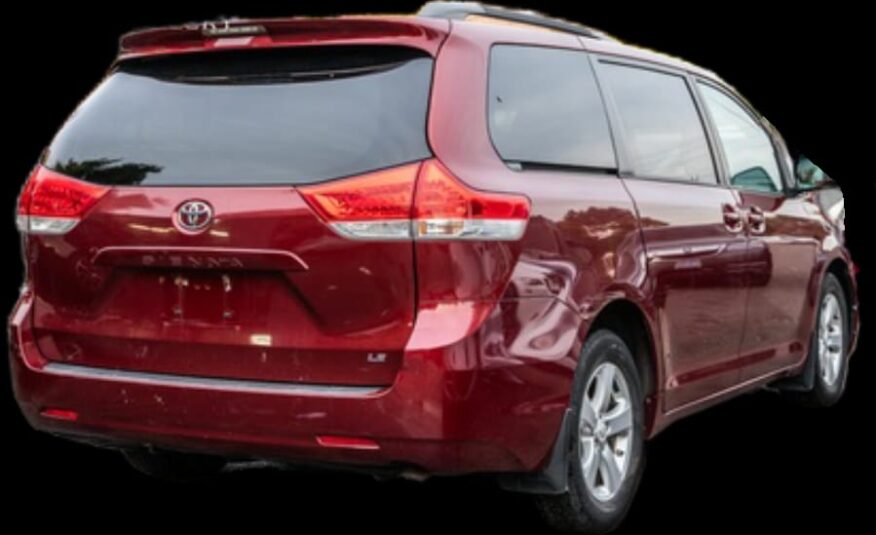 2011 TOYOTA SIENNA LE