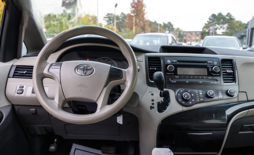 2011 TOYOTA SIENNA LE