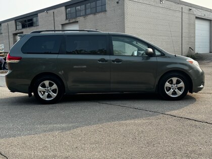 2013 TOYOTA SIENNA