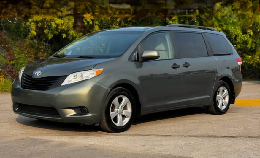 2013 TOYOTA SIENNA