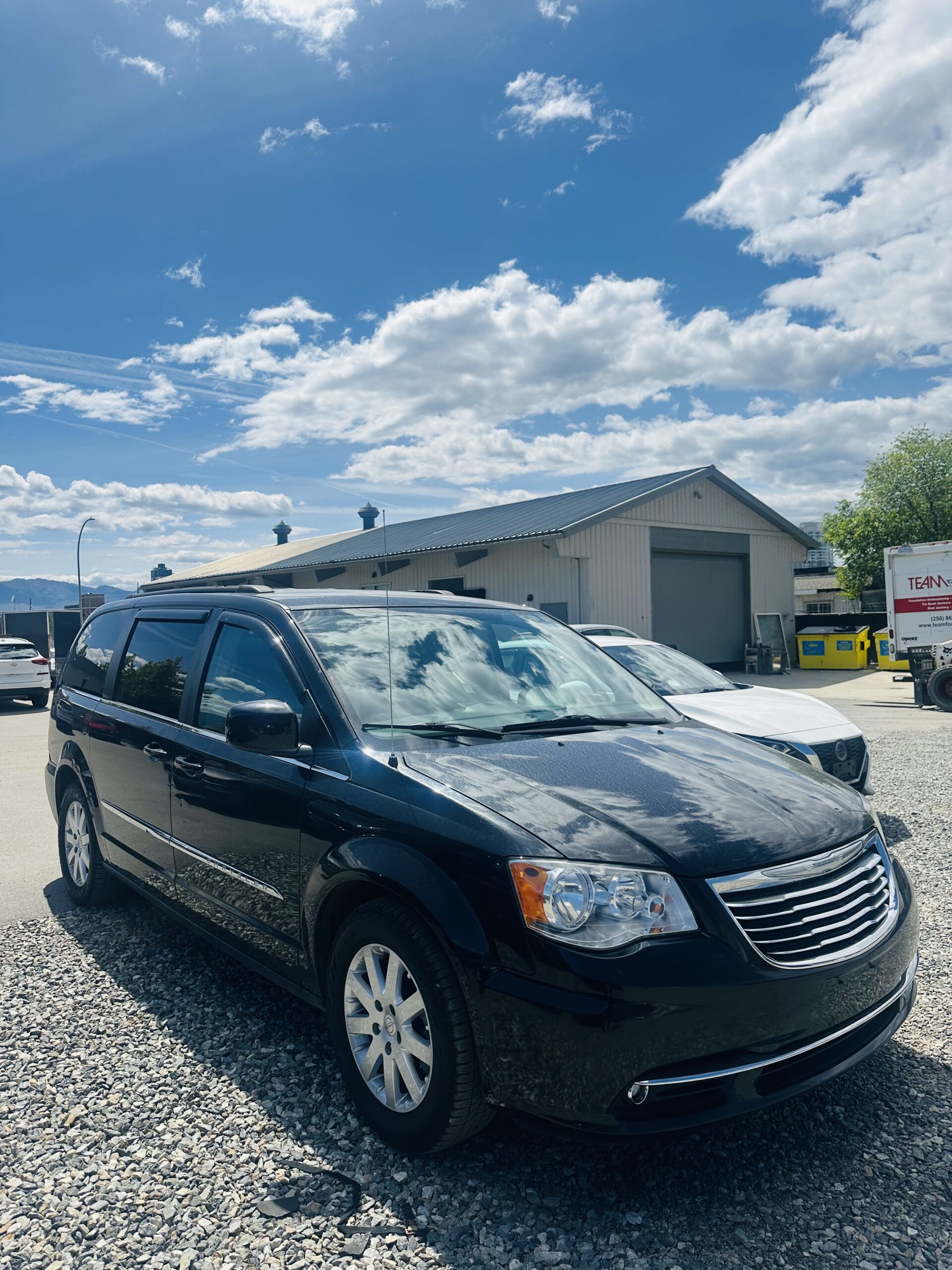 2015 CRYSLER TOWN AND COUNTRY