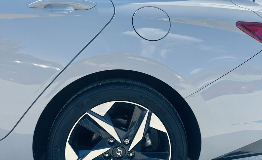 2022 Hyundai Elantra Sun & Tech